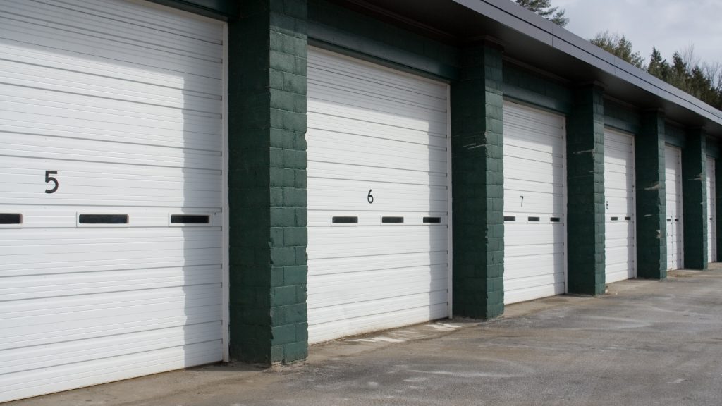 Roll-up industrial garage doors